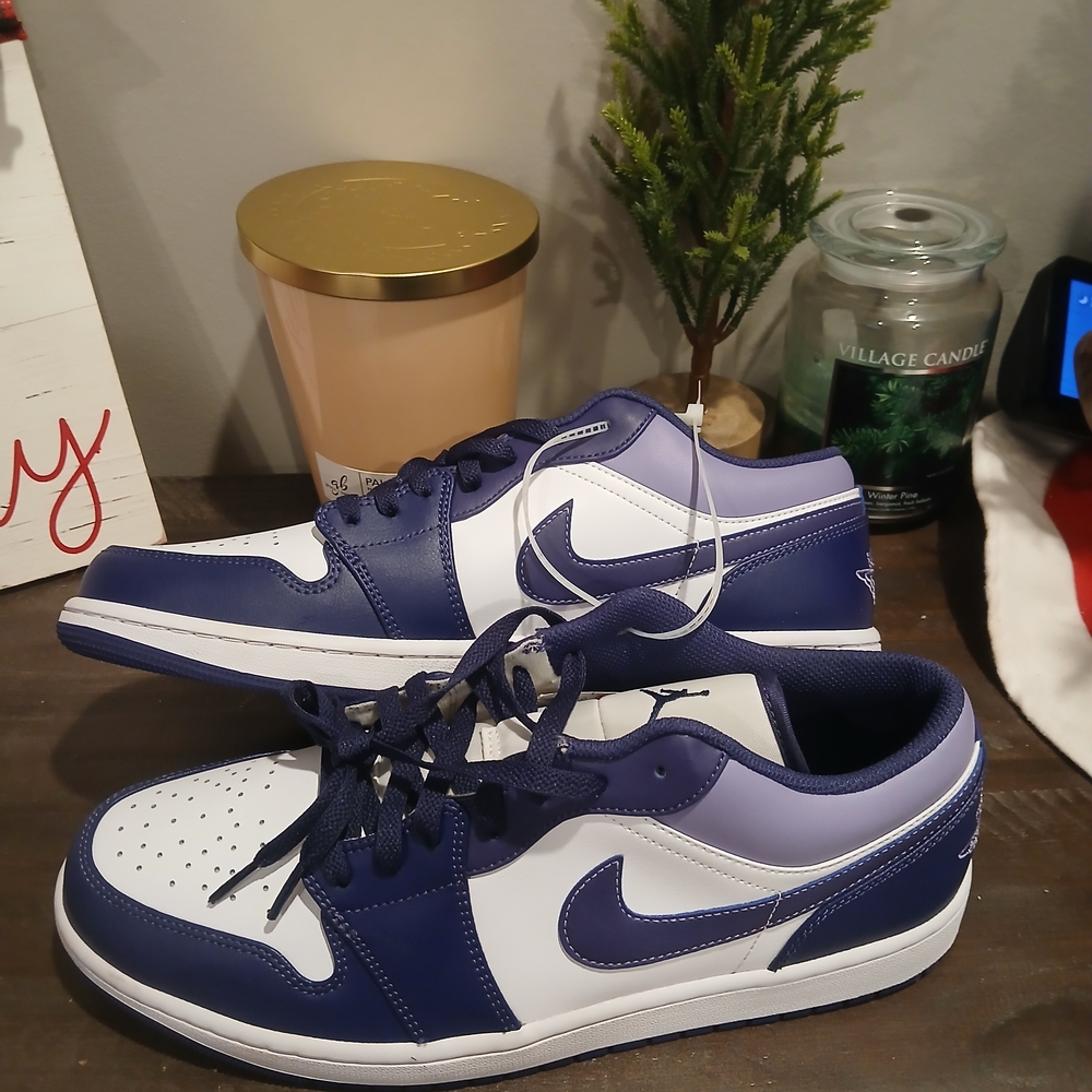 Nike Men's Navy and White Sneakers